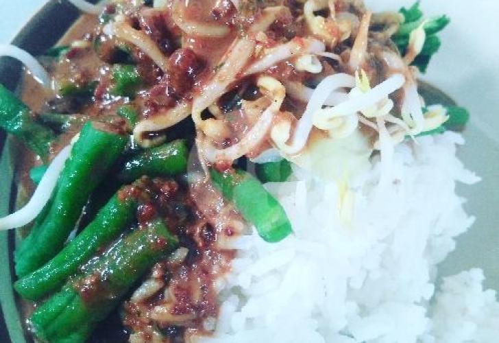 Soto Semarang & Nasi Pecel Mas Iyo: Kenangan Lezat di Jantung Cilacap